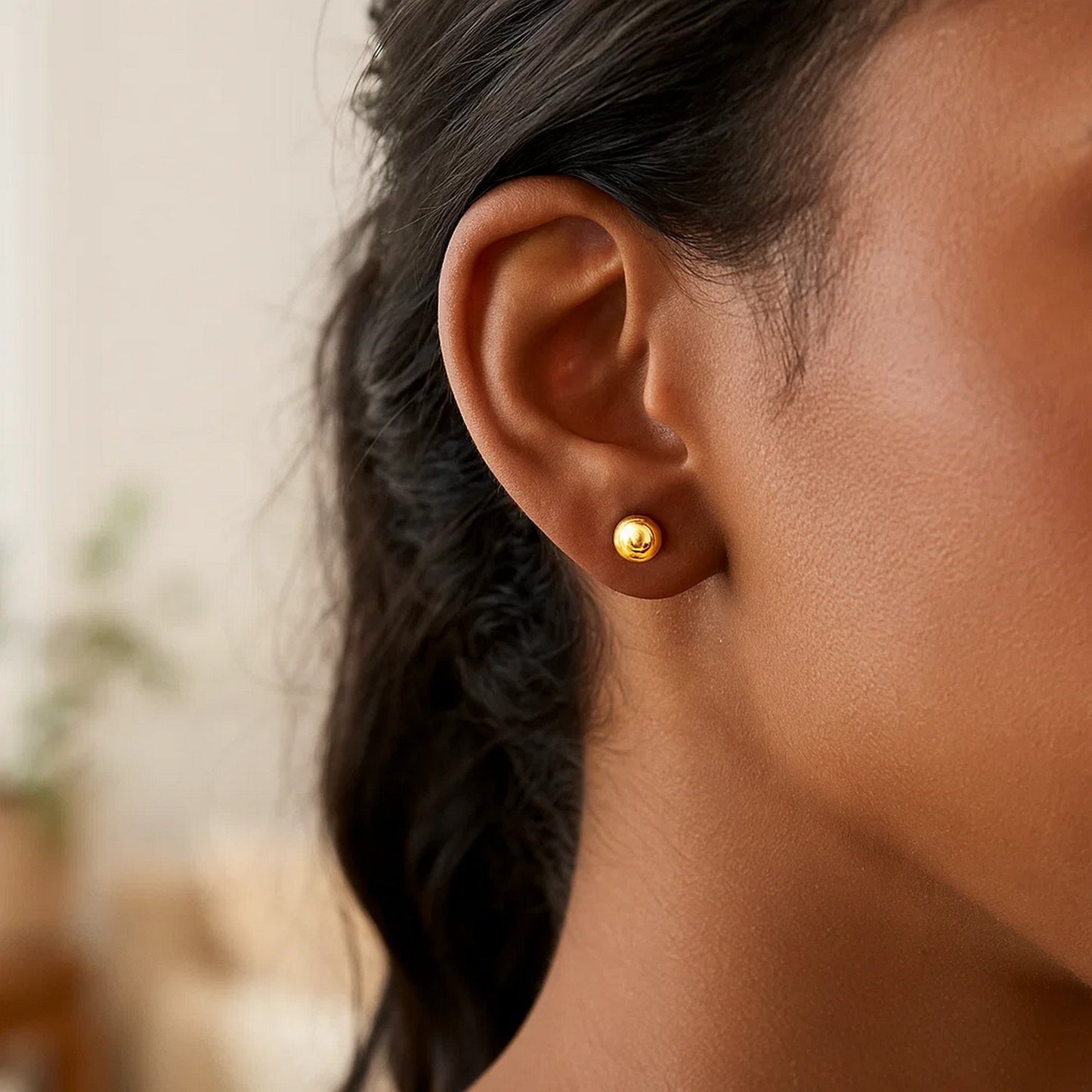 Essential Polished Ball Studs in Yellow Gold (6mm)